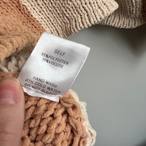 Mello NWOT Colorblock Beige Sweater - Picture 9 of 9